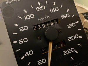 Modifier le kilométrage du compteur sur Peugeot 205