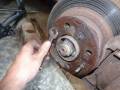 Changer disques et plaquettes de freins freinage Lancia Autobianchi Fiat A112 127 le hangar du nord tuto RTA (2)